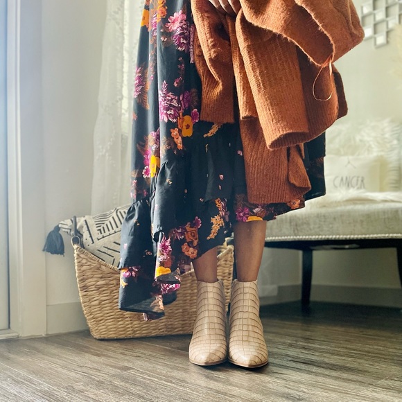 Blush Pink Patent Leather Ankle Booties Size 8 - Picture 5 of 10